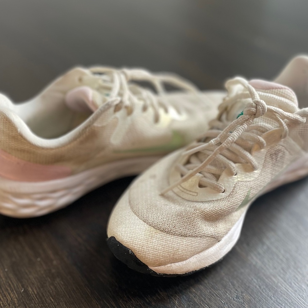 Nike Revolution 6